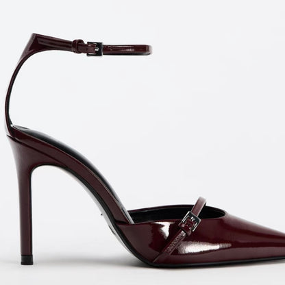 ABSATZSCHUH MIT RIEMEN UND SCHNALLE