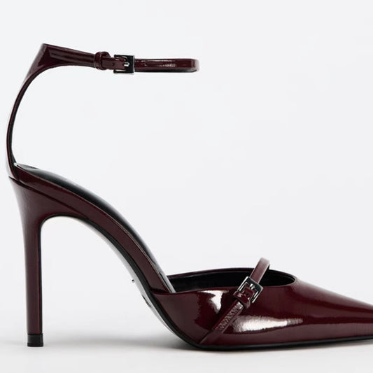 ABSATZSCHUH MIT RIEMEN UND SCHNALLE