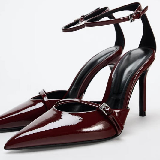 ABSATZSCHUH MIT RIEMEN UND SCHNALLE